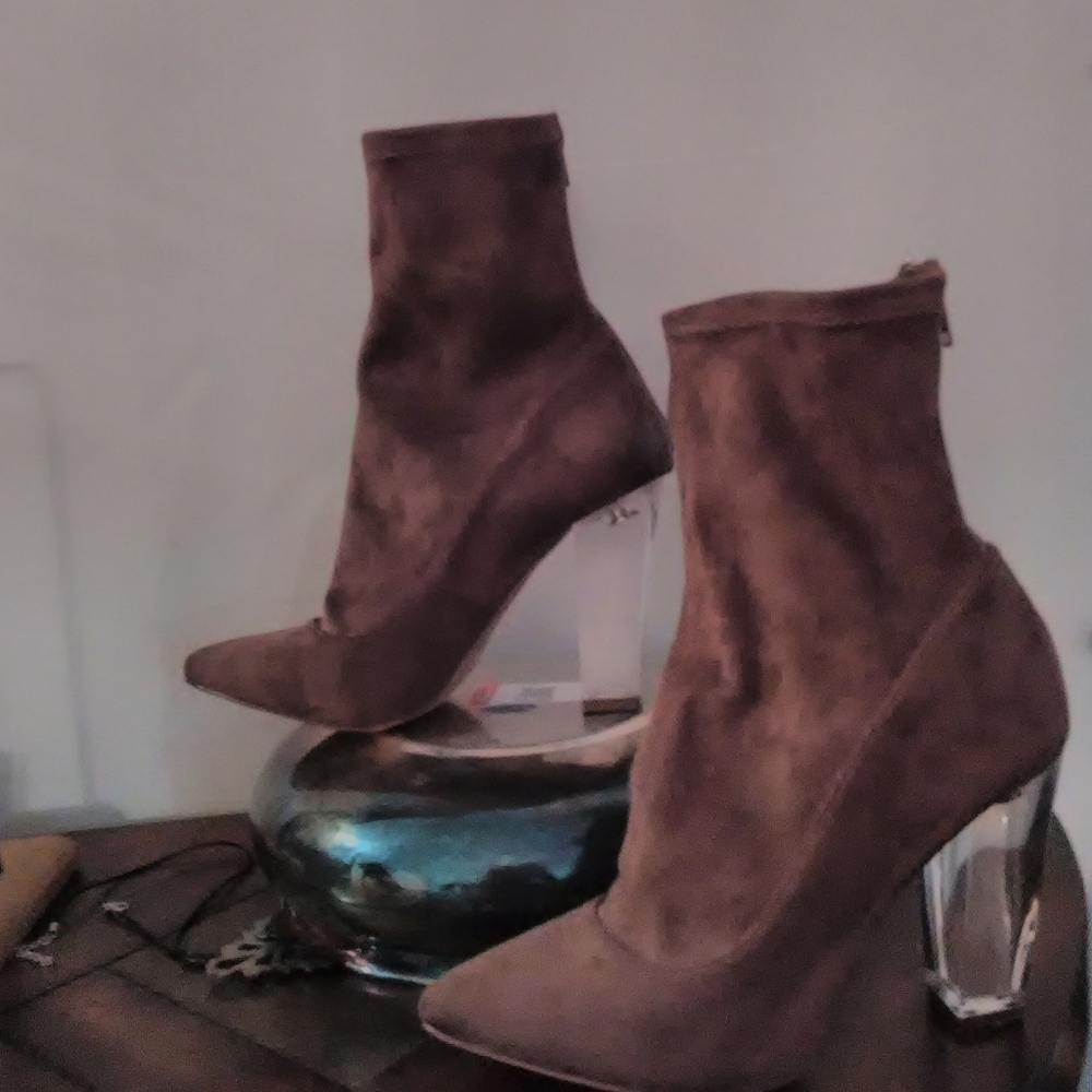 Boots - Picture 3 of 4
